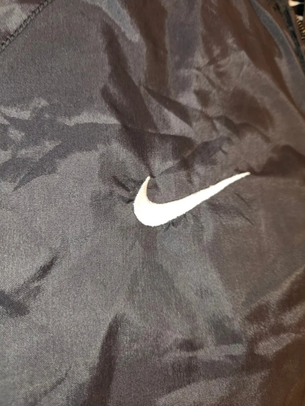 Nike Black Windbreaker Water Resistant Hooded Jacket Embroidered Swoosh Medium